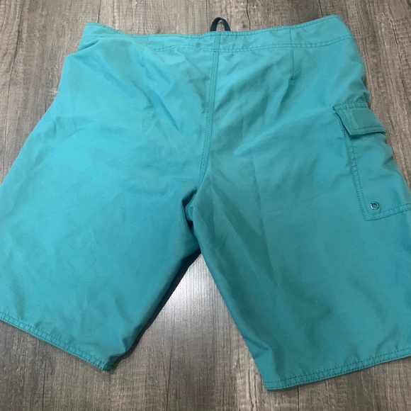 Men’s RVCA Boardshorts size 33. - Picture 2 of 3